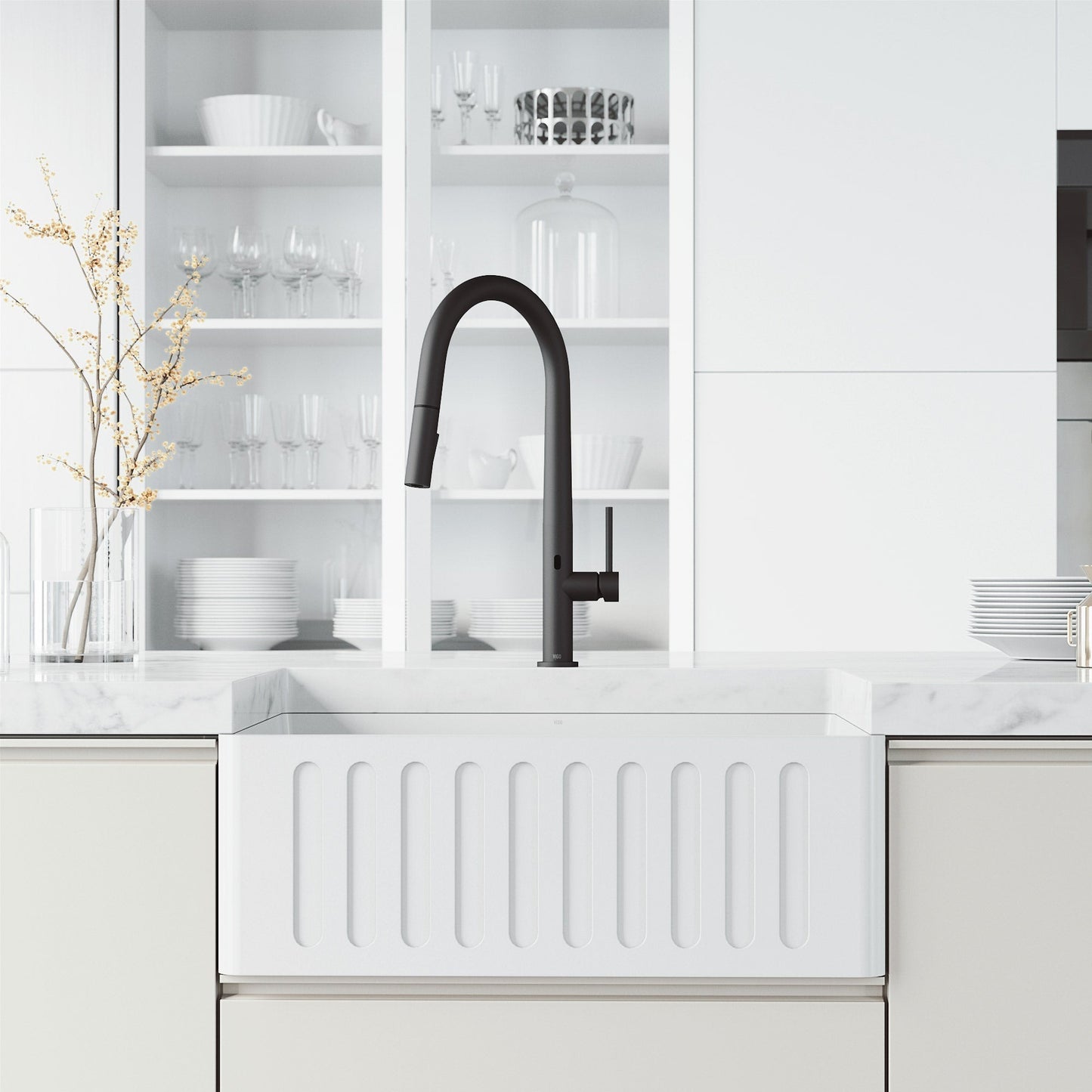 Touchless Pull-Down Kitchen Faucet – Smart Motion Sensor Water Control